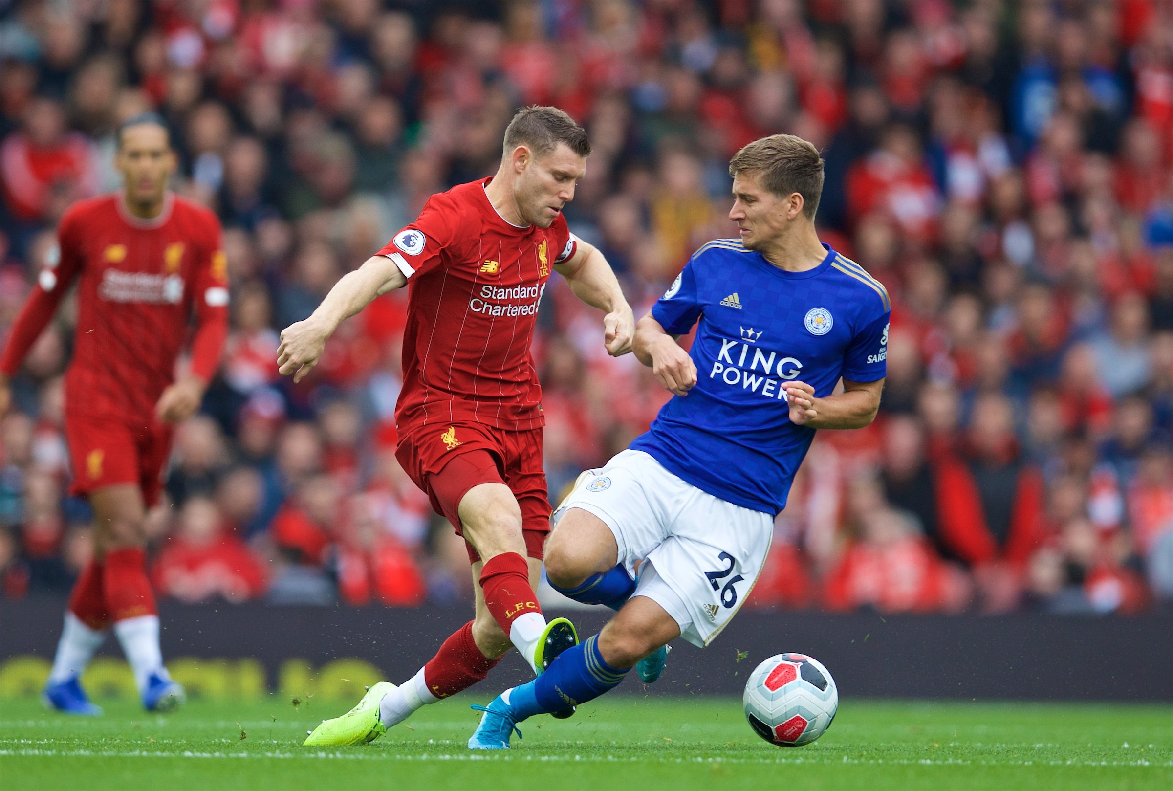 示他的膝盖 示他的膝盖