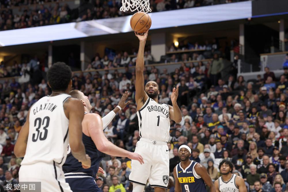 层因此对他 层因此对他